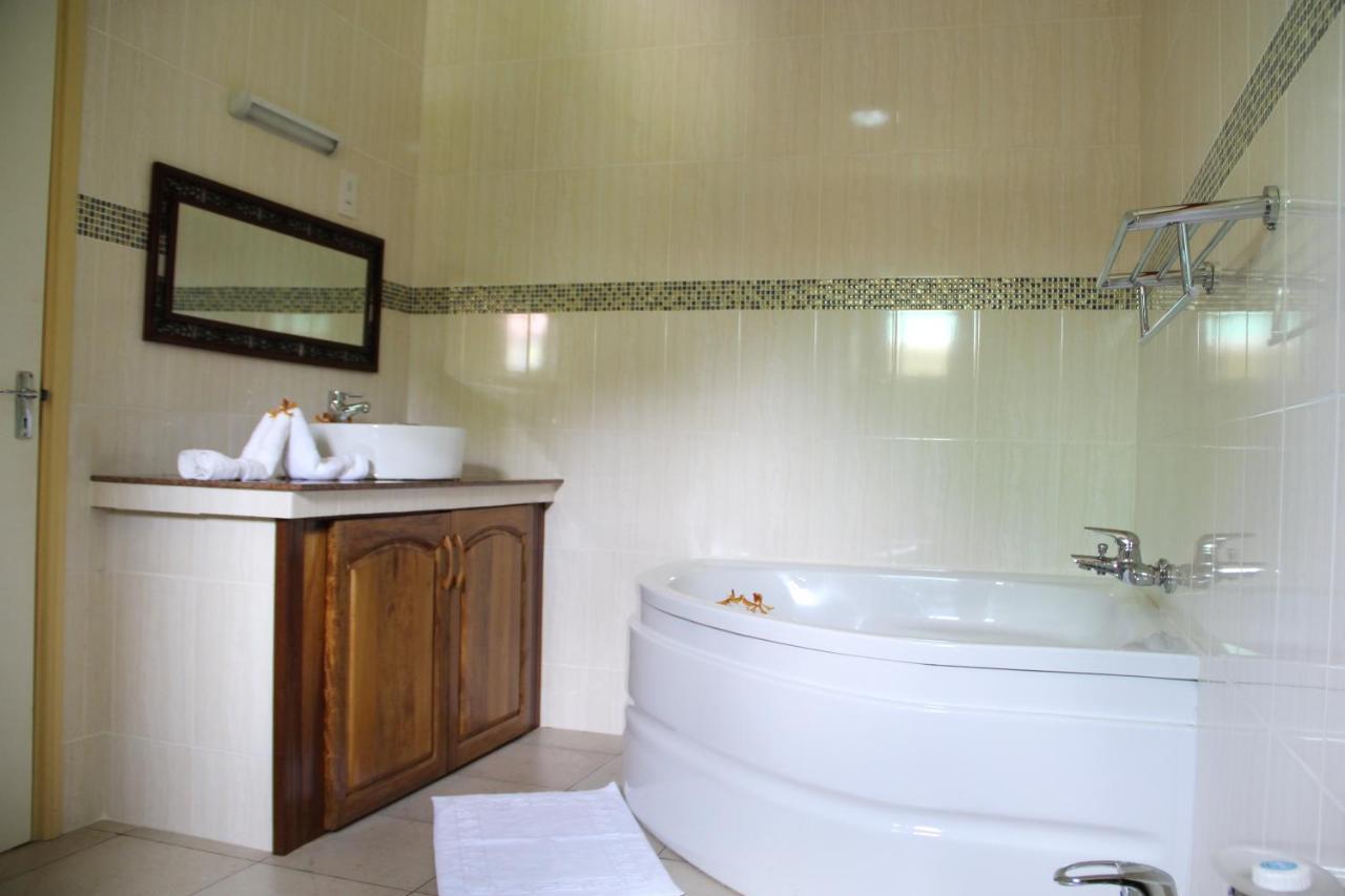 Hostellerie Ла-Діг Екстер'єр фото